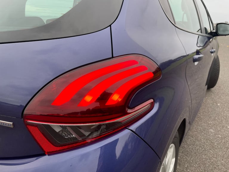 Peugeot, 208, Hatchback, 2017, Manual, 1199 (cc), 5 doors