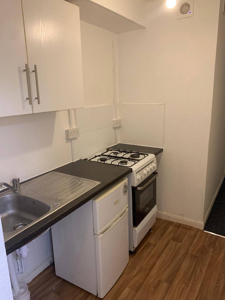 VARIOUS FLATS AND HOUSES AVAILABLE 