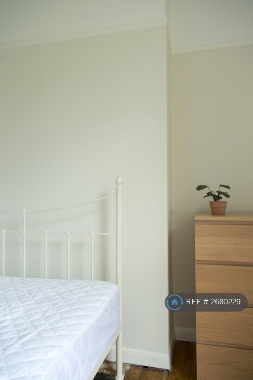 1 bedroom flat in Anerley Park, London, SE20 (1 bed) (#2680229)