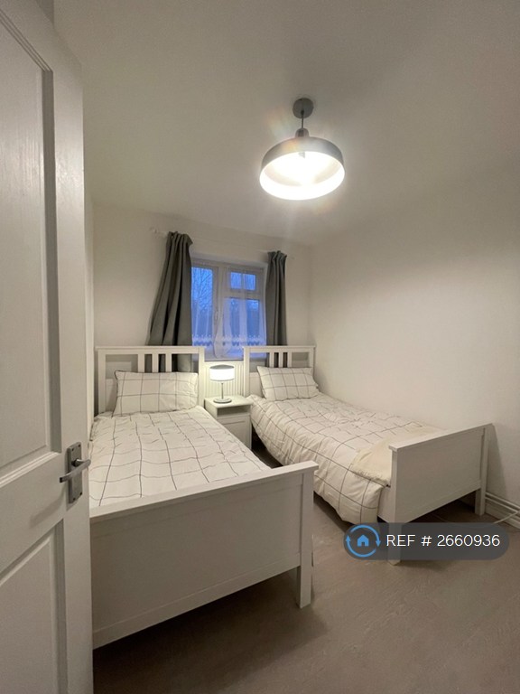 2 bedroom flat in Broadhurst Gardens, London, NW6 (2 bed) (#2660936)