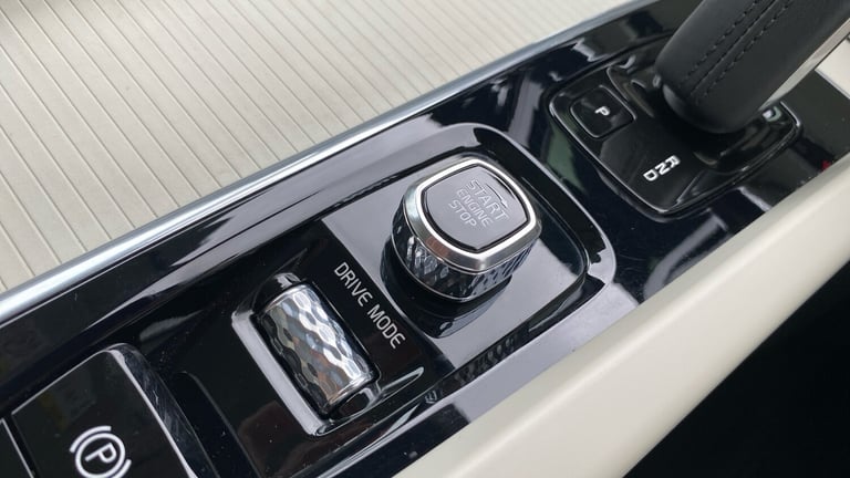 2021 Volvo XC60 2.0 B4D Momentum 5dr AWD Geartronic Diesel Estate Estate Diesel Automatic