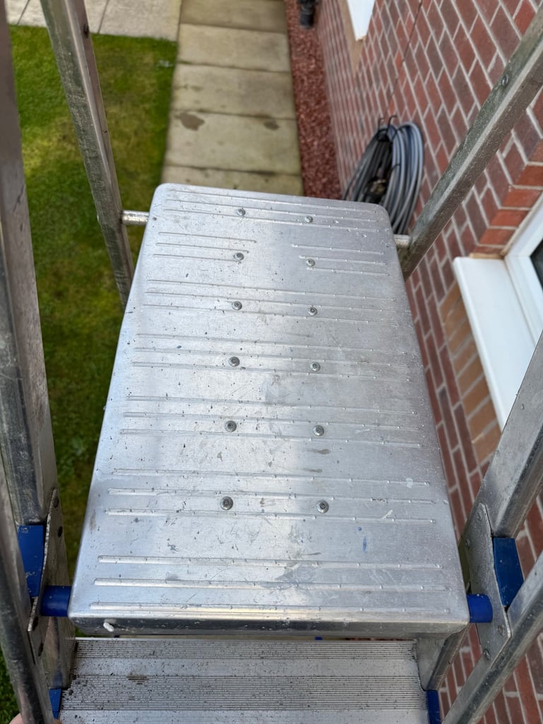 8 Step Aluminium Ladders