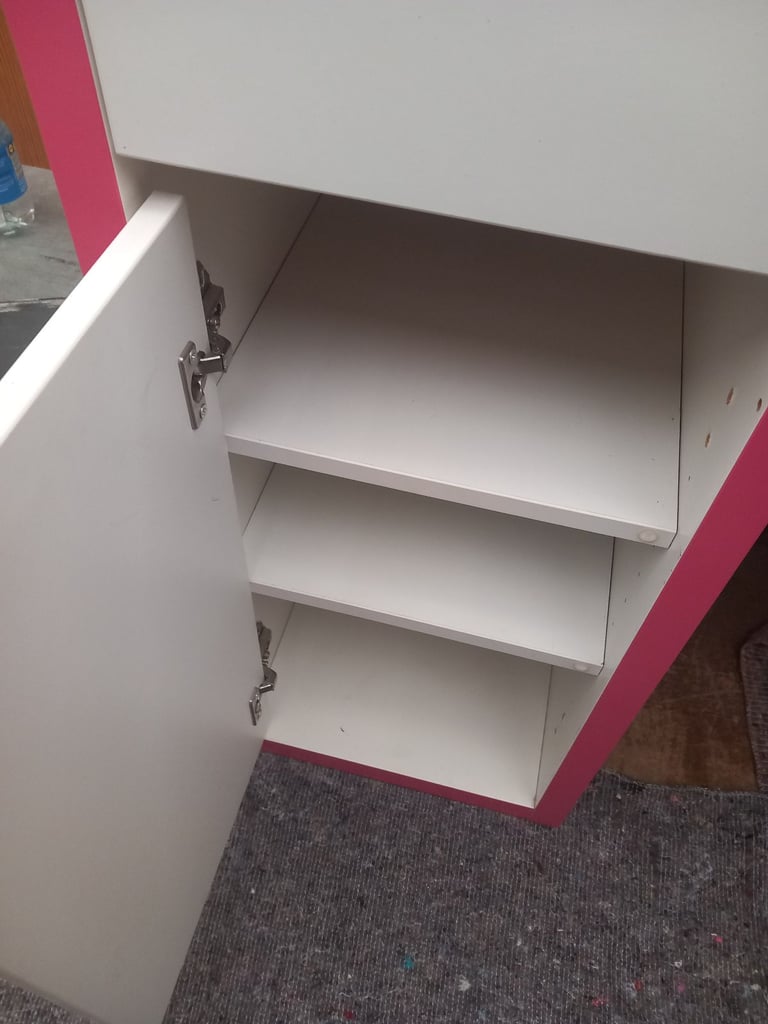 Kids pink desk CAN DELIVER