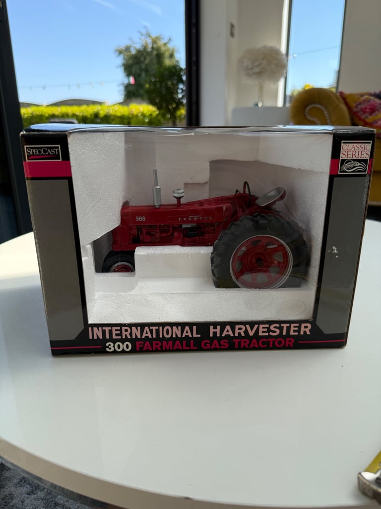 1/16 Speccast International harvest farmall 300 vintage gas tractor boxed rare