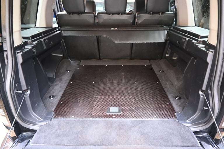 2016 Land Rover Discovery 4 3.0 SD V6 SE Auto 4WD 5dr PANEL VAN Diesel Automatic