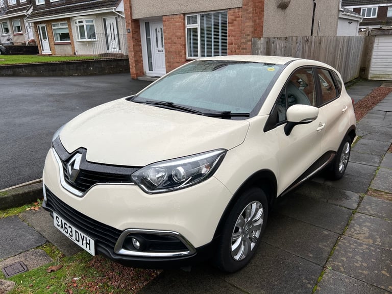 White Renault CAPTUR 0.9 SUV: 59k miles, 1yr MOT, Cheap Insurance & £35yr Tax