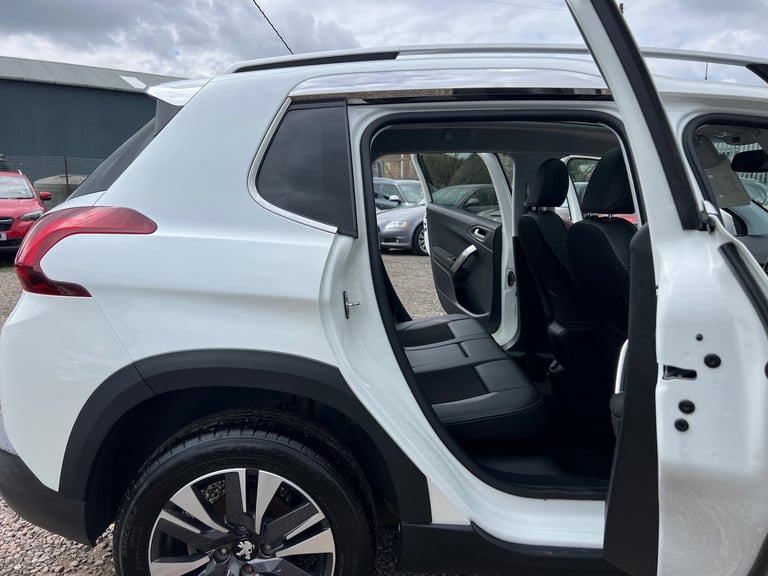 2018 68 PEUGEOT 2008 1.2 PURETECH ALLURE PREMIUM 5DR ONLY 33,000 MILES F/S/H
