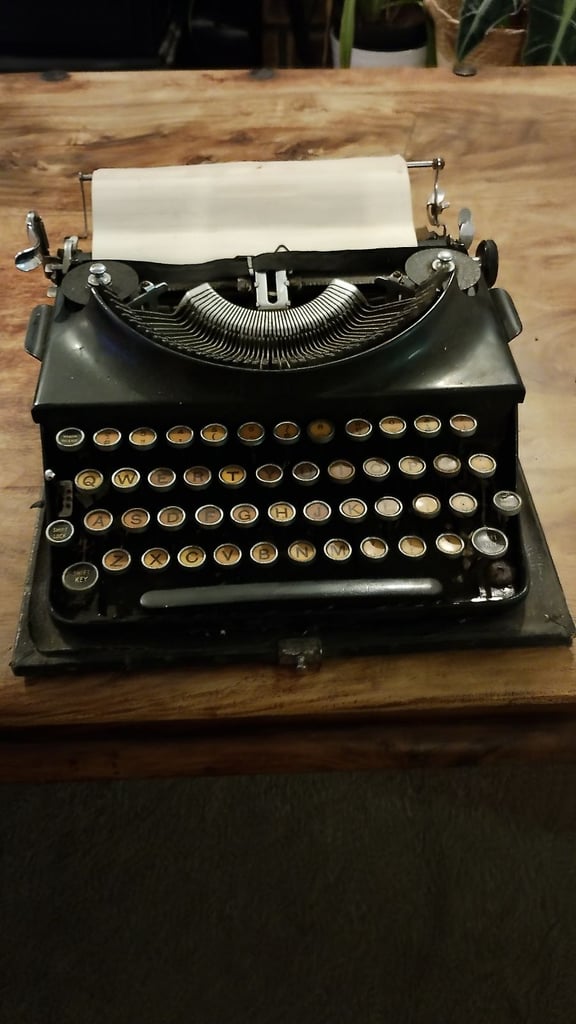 image for 1920s Antique Vintage Typewriter 