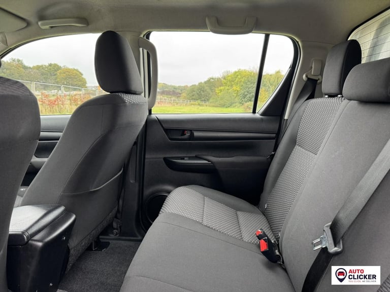 2020 Toyota Hilux 2.4 D-4D Active Pickup Extended Cab 4dr Diesel Manual 4WD Euro 6 (3.5t) (15 Pic...