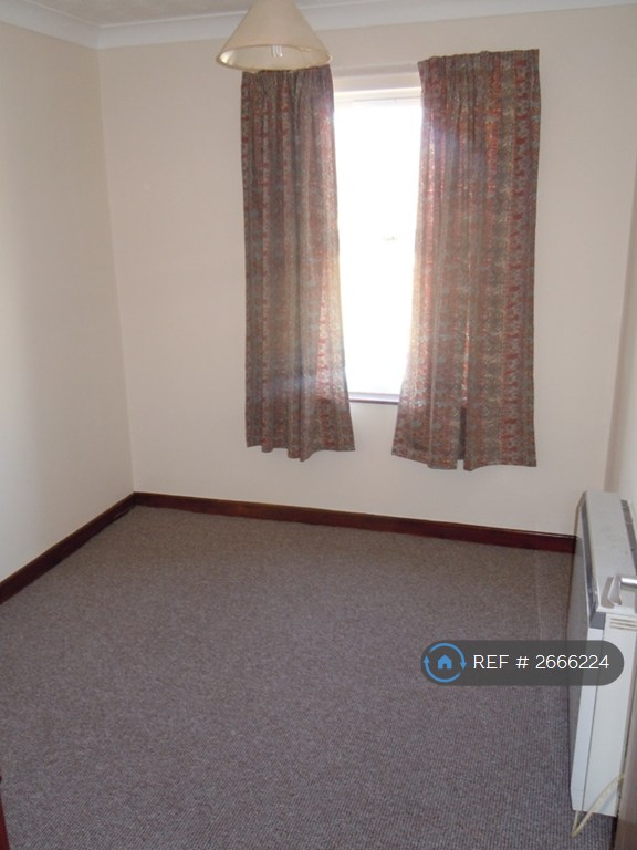 2 bedroom flat in Station Road, Littleport, Ely, CB6 (2 bed) (#2666224)