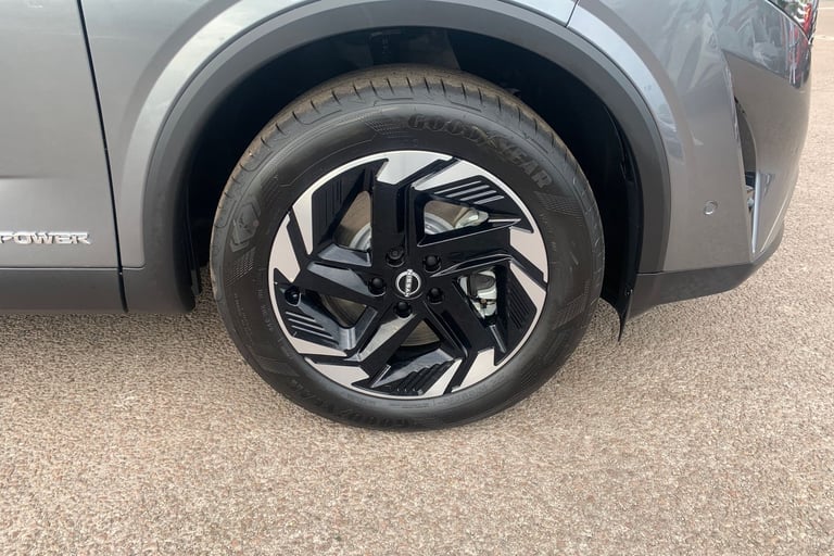 2025 Nissan Qashqai 1.5 E-Power N-Connecta [Glass Roof] 5dr Auto Hatchback Hybrid Automatic