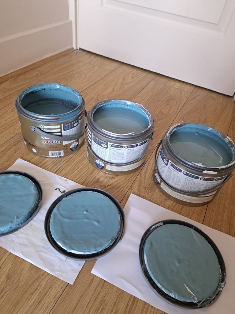 image for 4L of blue grey wall paint Valspar new