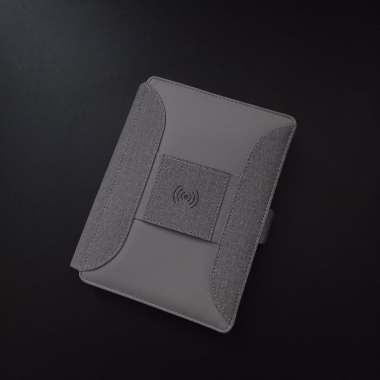ORGANISER & BUILT-IN POWER BANK