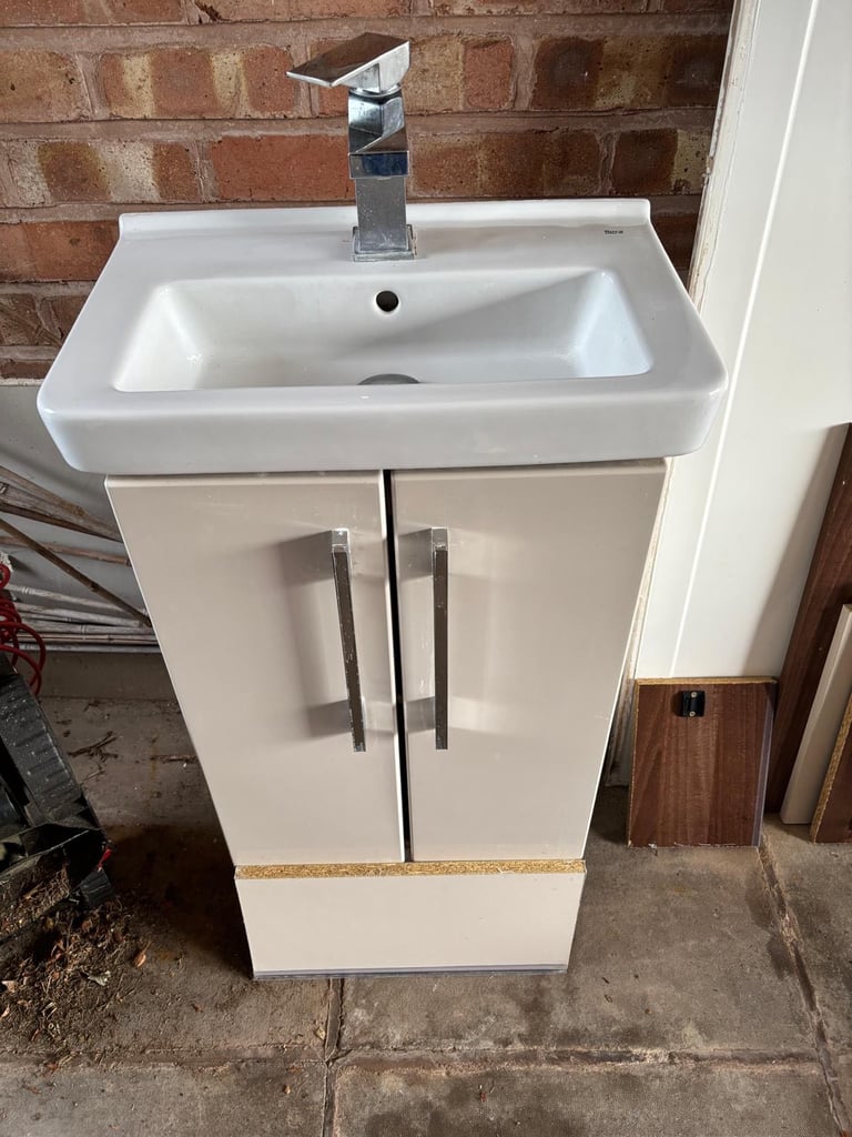ROCA Vanity Unit with tap and connector pipes