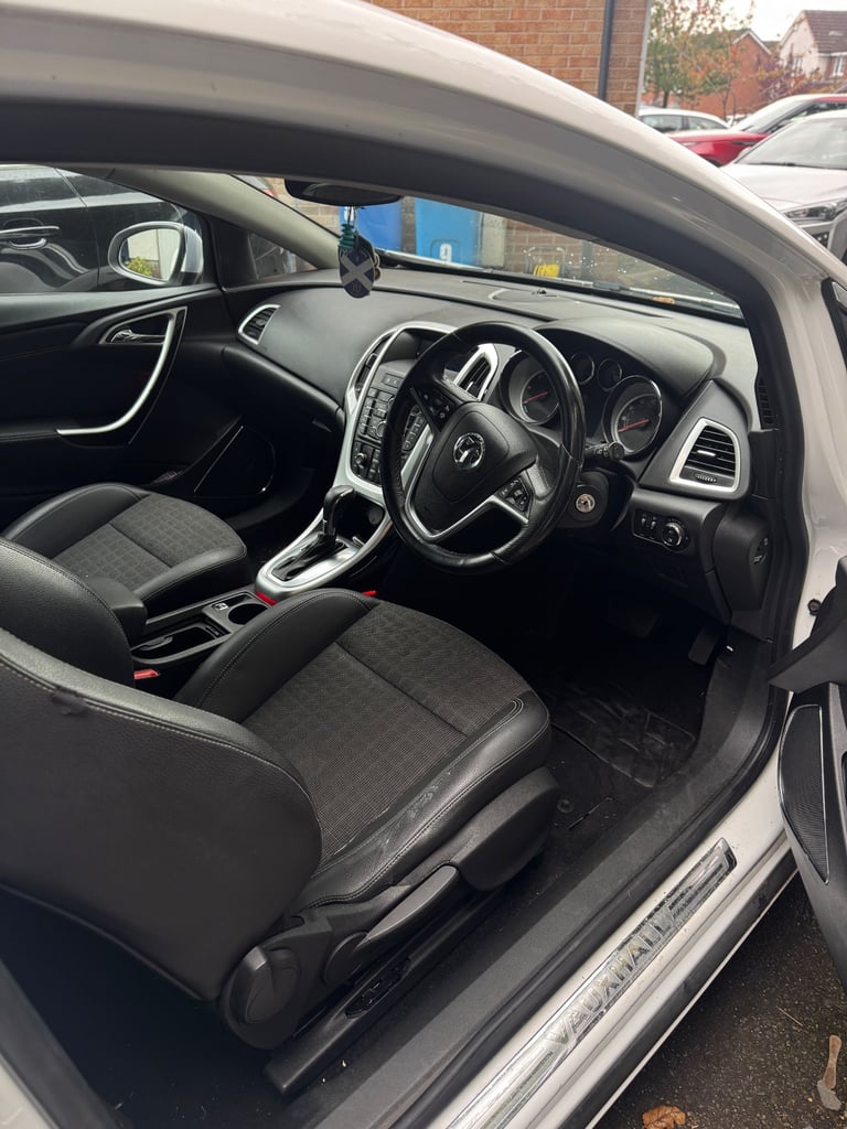 Automatic Vauxhall ASTRA 2012 2L , 3 doors AUTOMATIC