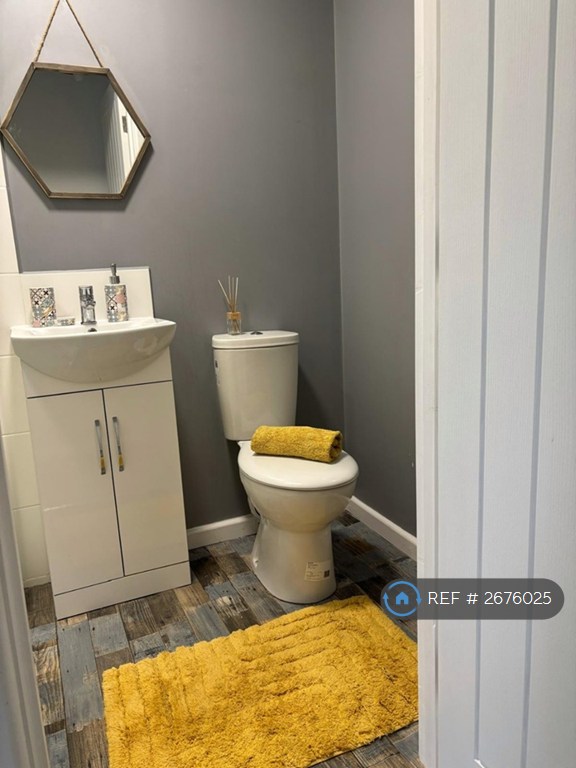 6 bedroom house in Cabell Road, Guildford, GU2 (6 bed) (#2676025)