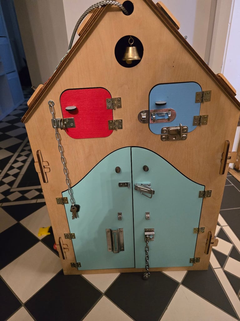Montessori busy house