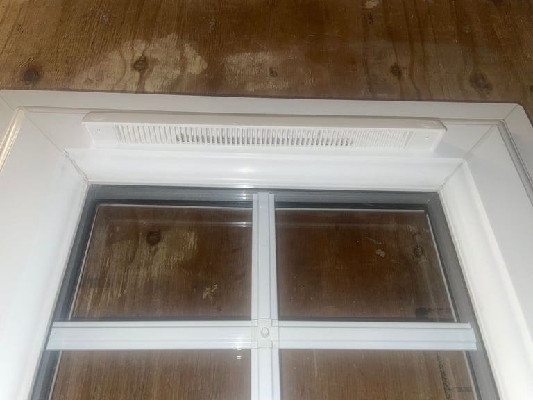 H 36.5 x W 47 cm - BEAUTIFUL SMALL GEORGIAN UPVC DOUBLE GLAZED WINDOW - CLEAR THERMAL (REF: SJ462)