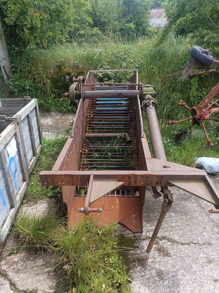 image for Chain elevator potato digger