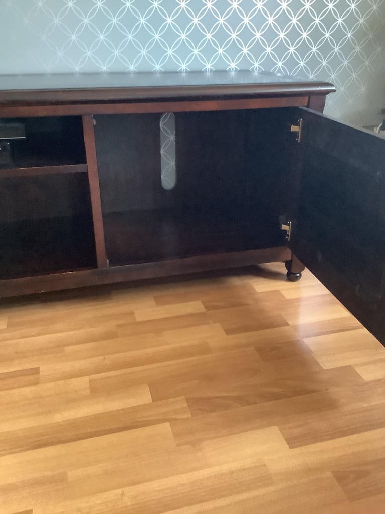 Barker and Stonehouse TV/HiFi Unit. Excellent Condition.