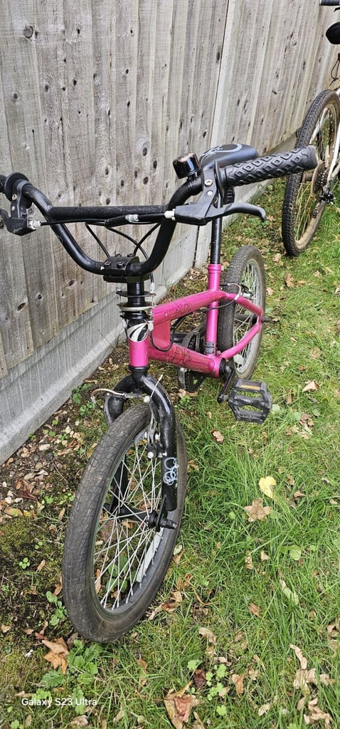 Girls BMX Avigo circle 360 degrees 18" wheels
