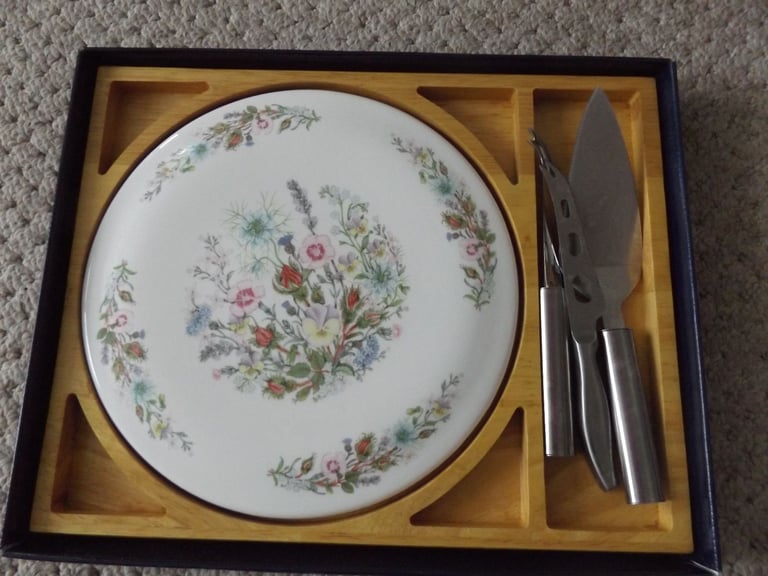 image for AYNSELY CHEESE/CAKE PLATTER