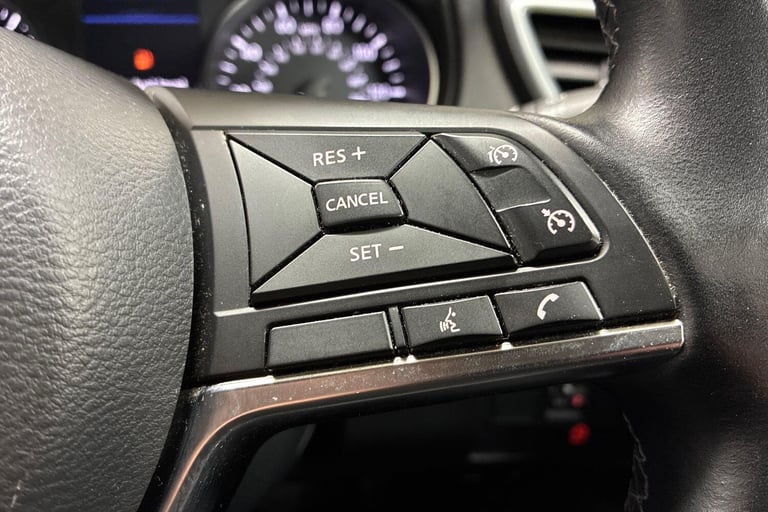 2021 Nissan Qashqai 1.3 DiG-T N-Connecta 5dr [Glass Roof Pack] HATCHBACK Petrol Manual
