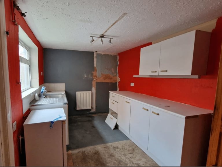 Two-bedroom mid-terrace house for sale