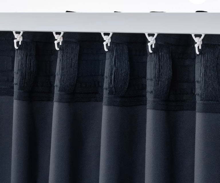 Pair of lined velvet curtains 