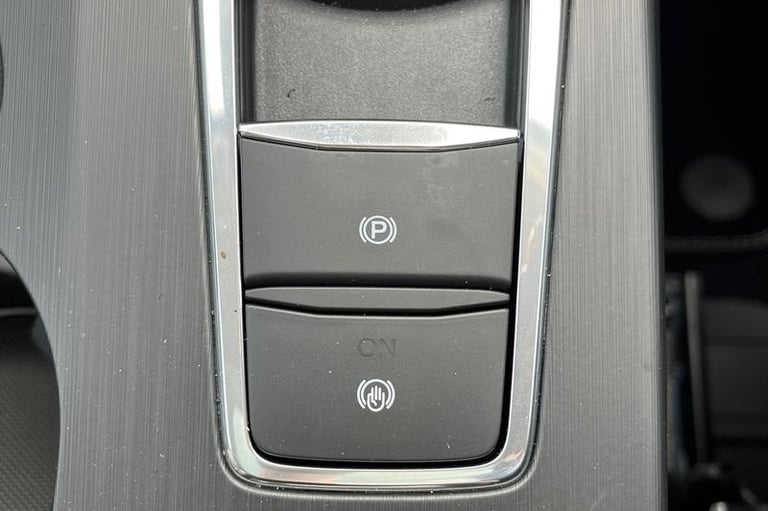 2024 Ford Kuga 2.5 PHEV Active 5dr CVT - **PANORAMIC SUNROOF - POWER TAILGATE - DOOR EDGE Estate ...