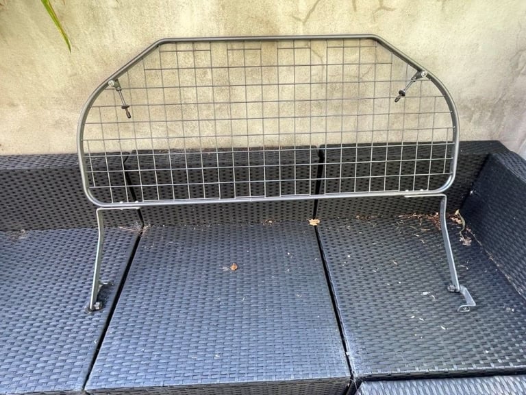 Discovery 4 Dog Gaurd (used)