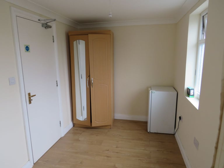 5 bedroom 3 bath house for rent in Southall UB2