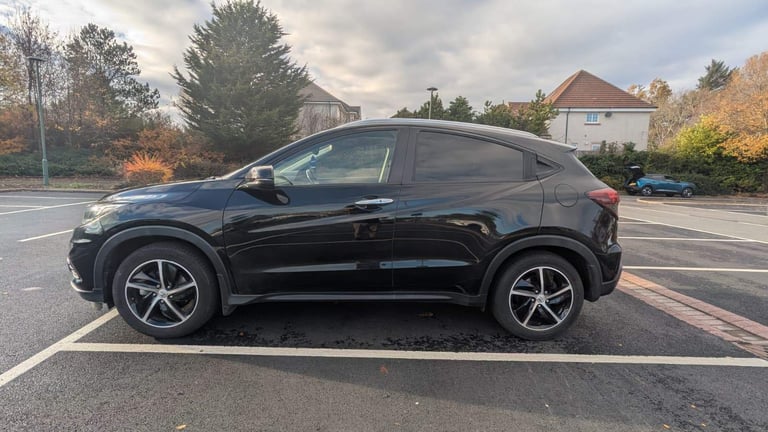 2019 Honda HR-V 1.5 i-VTEC Automatic – Panoramic Roof, MOT till March 2026, leather seats