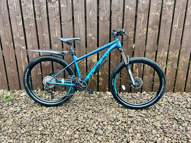 image for Carrera sulcata mountain bike LIKE NEW 