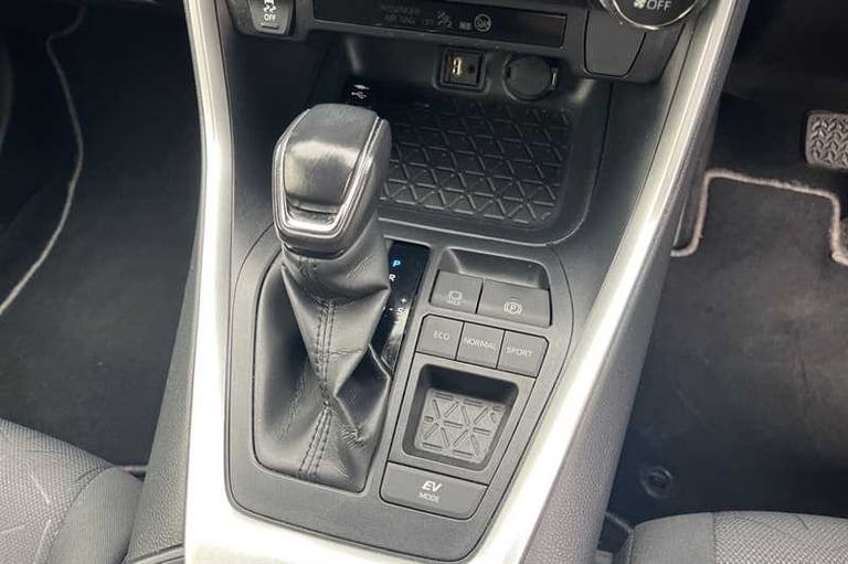 2019 Toyota RAV4 2.5 VVT-h Design SUV 5dr Petrol Hybrid CVT Euro 6 (s/s) (218 ps) SUV Hybrid Auto...