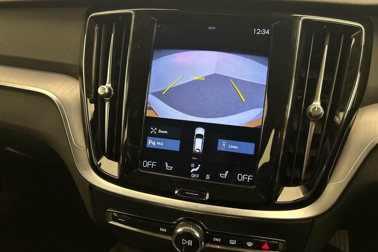 2022 Volvo V60 Momentum, B3 mild hybrid ESTATE Petrol/Electric Hybrid Automatic