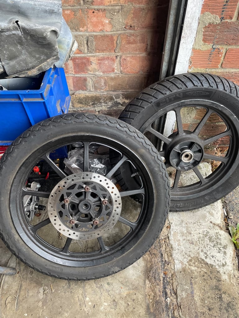 Front and rear wheels and tyres