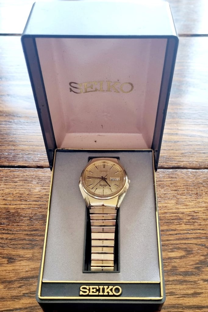 image for seiko vintage 2002 gold effect mens day date quartz watch.