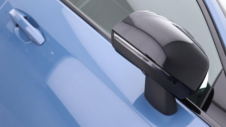2025 Volvo XC40 B4 (P) Ultra Dark (Sunroof, Pilot Assist, 21' Alloys, BLIS) ESTATE Petrol/Electri...