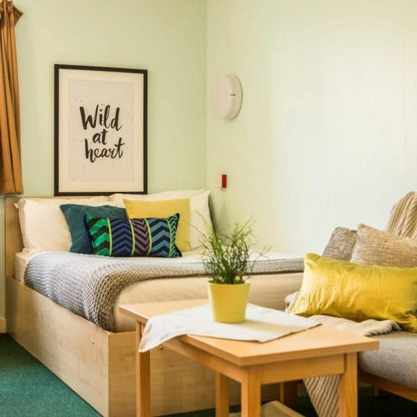 STUDENT ROOMS TO RENT IN LOUGHBOROUGH. STANDARD ROOM WITH PRIVATE ROOM, WARDROBE & STUDY DESK