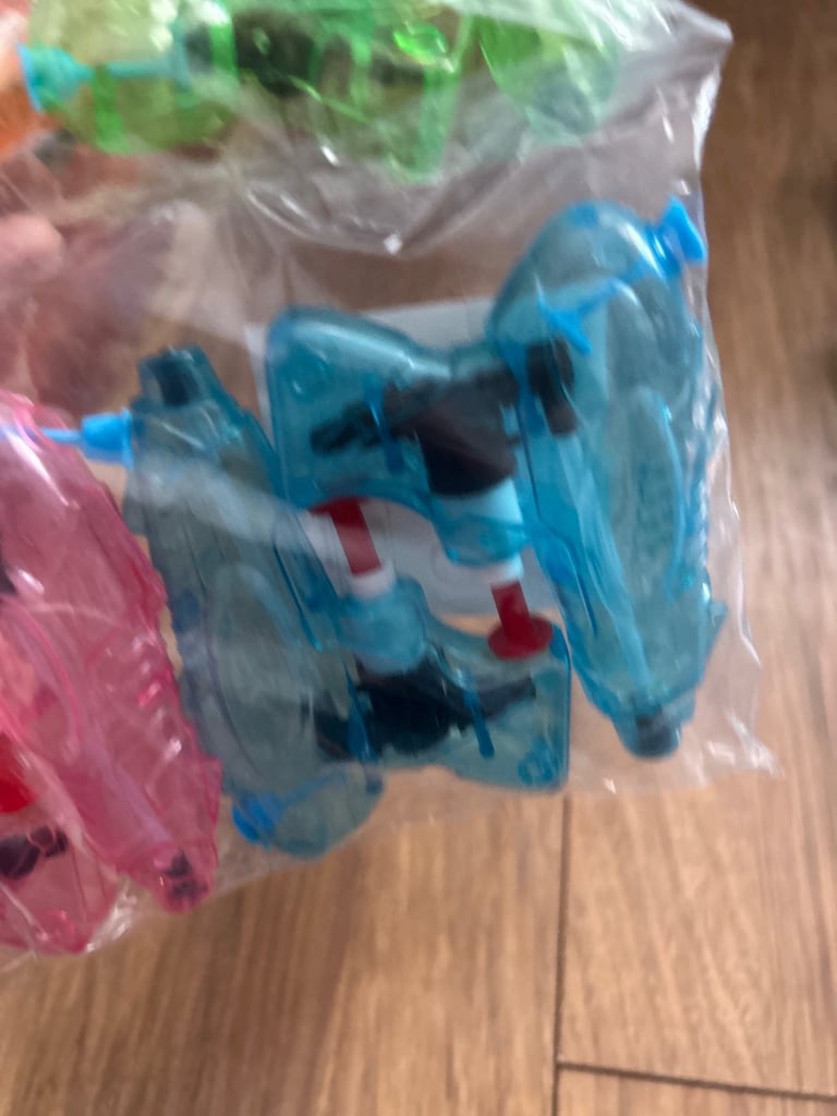 Brand new 96 pcs water pistols for kids 