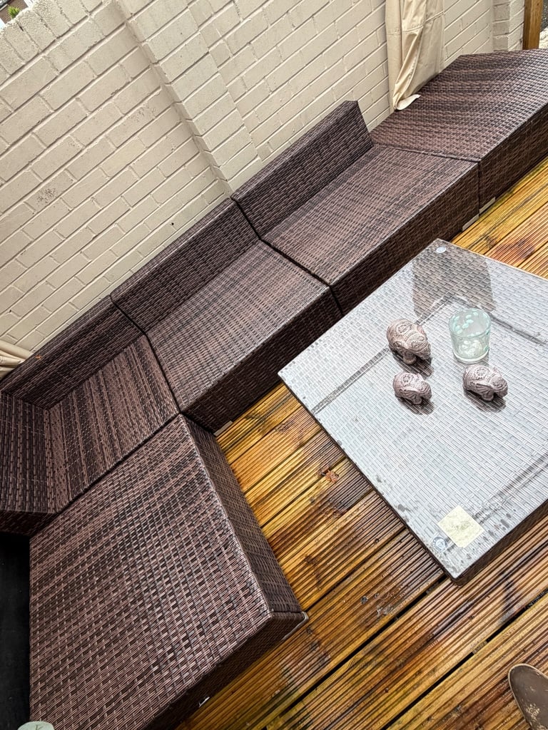 garden set 6 pieces with all cushions and protective cover 