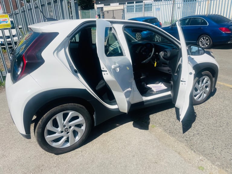 AUTOMATIC LOW MILEAGE 12 MONTH MOT WARRANTY 