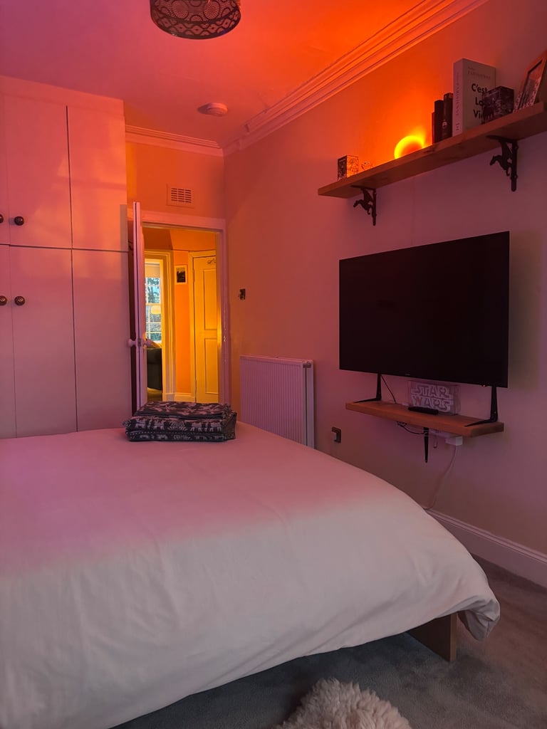 Fully furnished 2 bedroom flat Hillhead