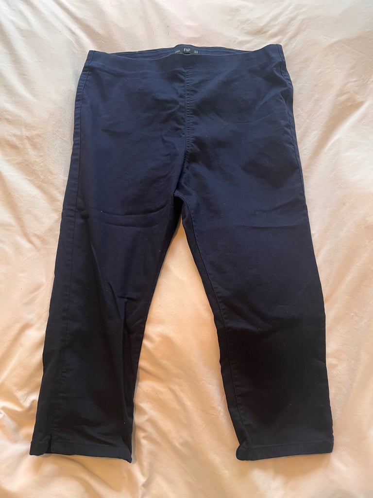 image for Women's Navy Blue 3/4 Length Cargo Trousers Size 16