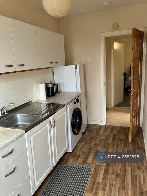 2 bedroom flat in Oldcroft Place, Aberdeen, AB16 (2 bed) (#2682876)