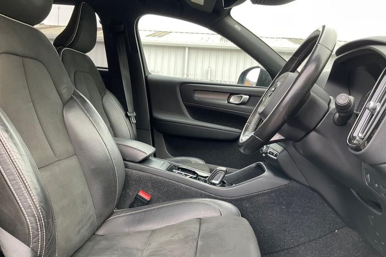 2020 Volvo XC40 2.0 B4P R DESIGN Pro 5dr Auto Semi-Auto Estate Petrol Semi Automatic