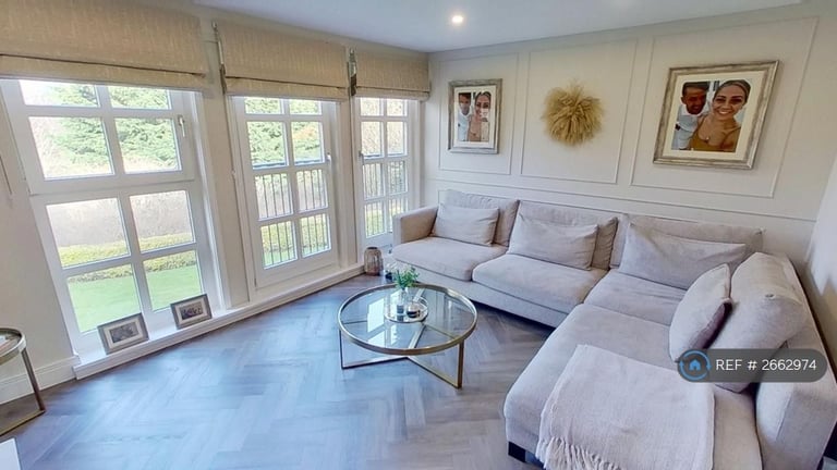 3 bedroom flat in Cavalry Park Drive, Edinburgh, EH15 (3 bed) (#2662974)