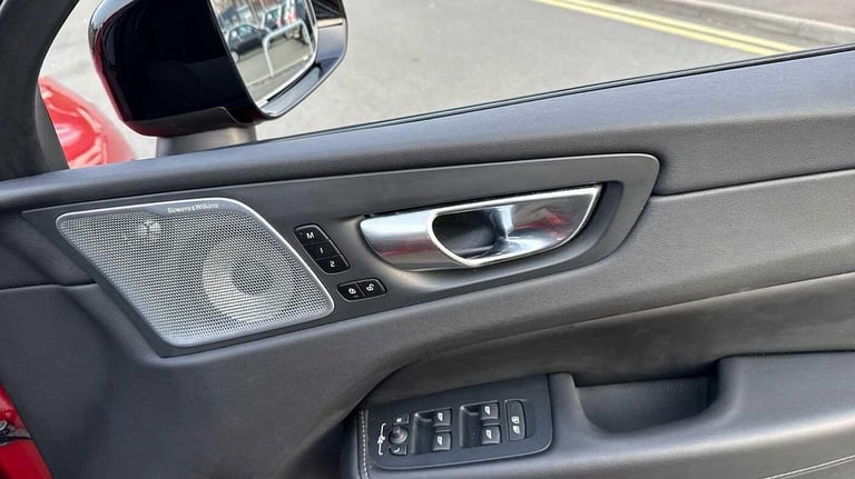 2024 Volvo XC60 Ultimate, B5 AWD Mild hybrid, Petrol, Dark ESTATE Petrol/Electric Hybrid Automatic