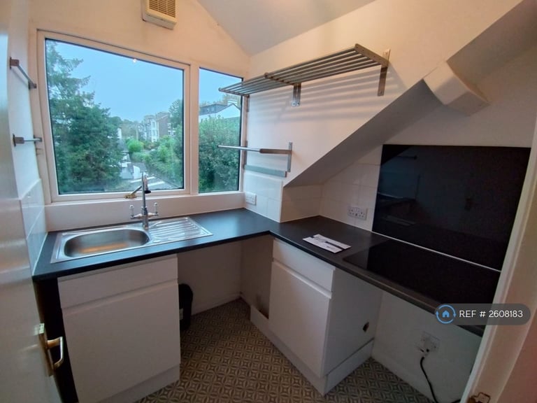 1 bedroom flat in Craig Walk, Bowness On Windermere, LA23 (1 bed) (#2608183)
